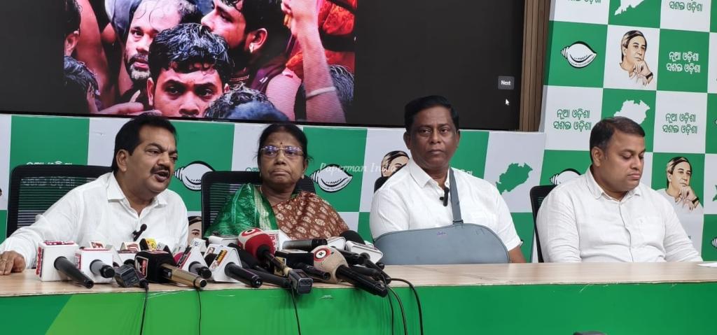 Government should apologize to Jagannath lovers for violating Rath Yatra