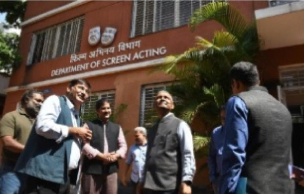 Secretary, Ministry of Information & Broadcasting visits FTII, NFDC–NFAI and Doordarshan Centre