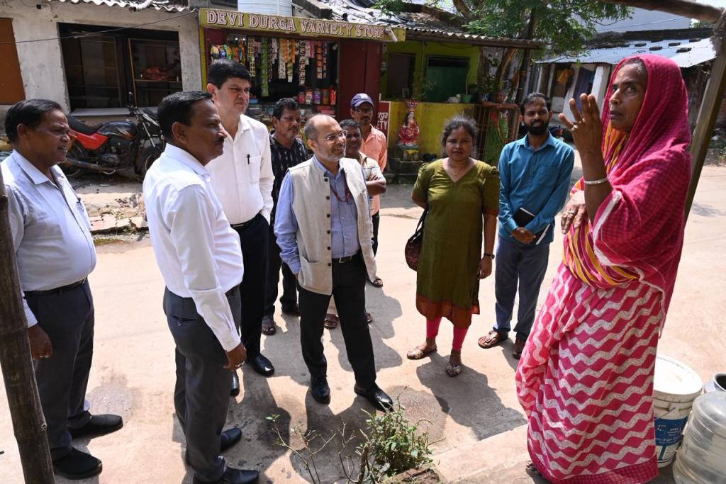 Kuldeep Narayan, Jt Secy MoHUA Reviews Progress of PMAY-U in Bhubaneswar