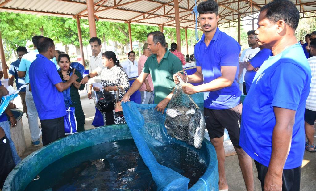 ICAR-CIFA Organizes Fish Harvest Mela and Live Fish Sale