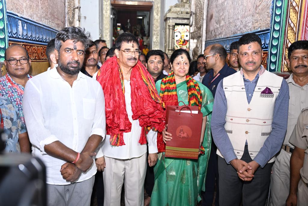 Governor visits Shree Jagannath Temple in Puri