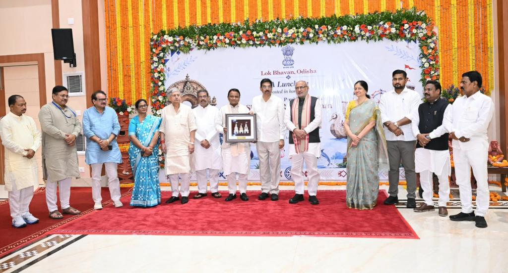 Governor Hosts Banquet in Honour of Vice President at Lok Bhavan