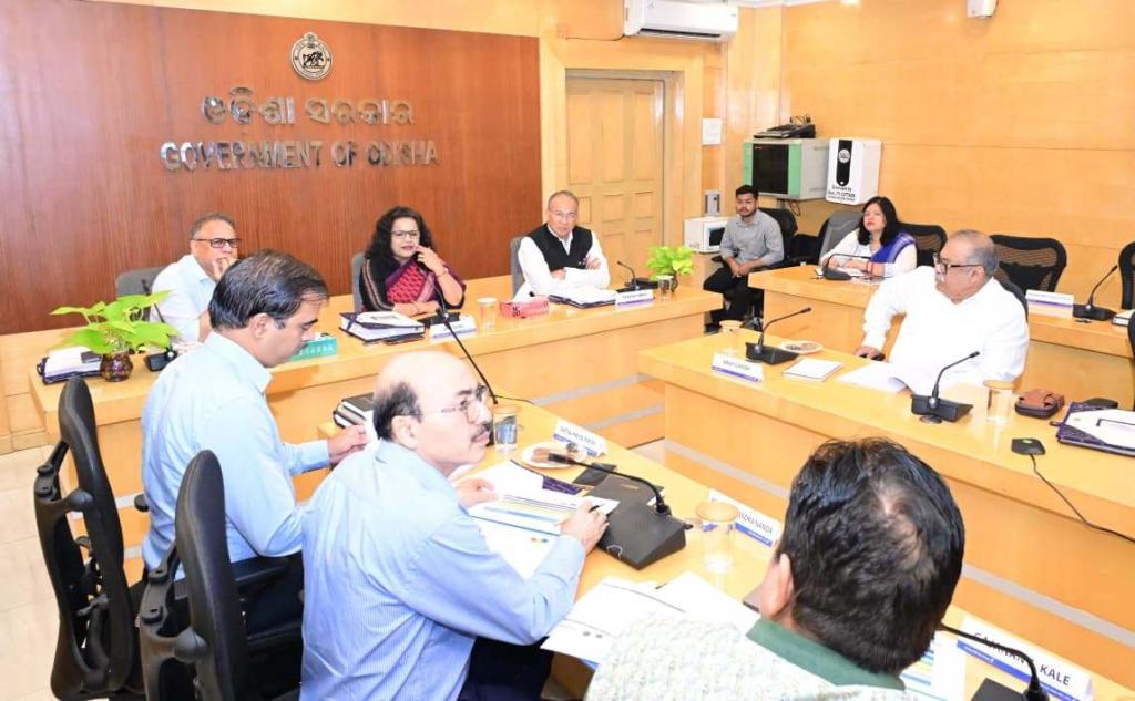 Chief Secretary Amu Garg Reviews Performance of DISCOMs, Power Distribution Gets a Major Boost