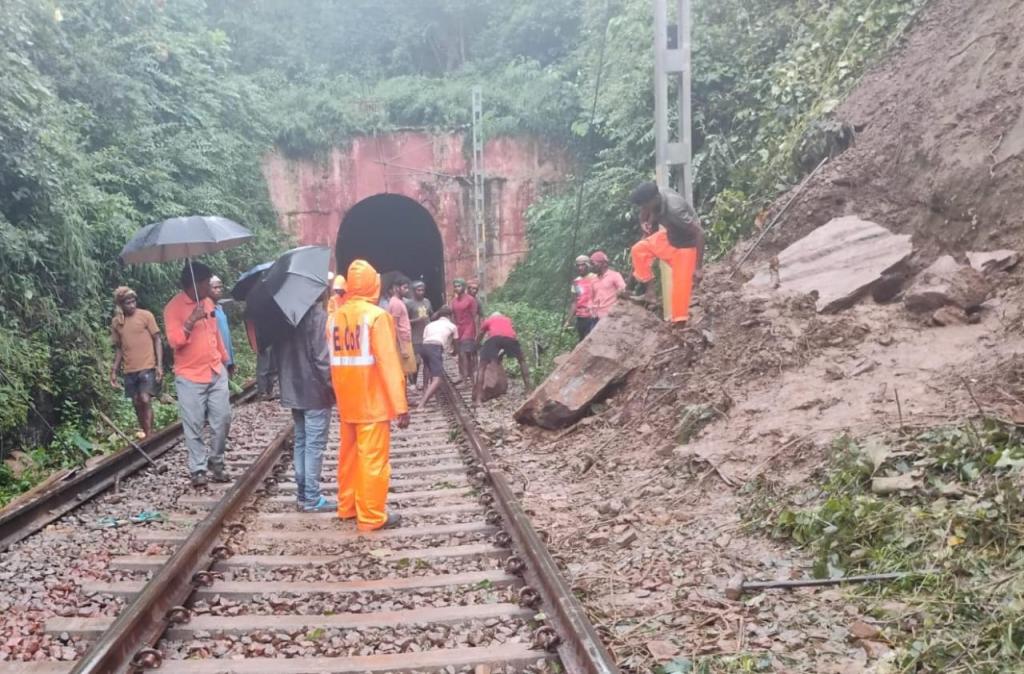 ECoR Intensifies Restoration Efforts and Passenger Facilitation Amid Heavy Rains