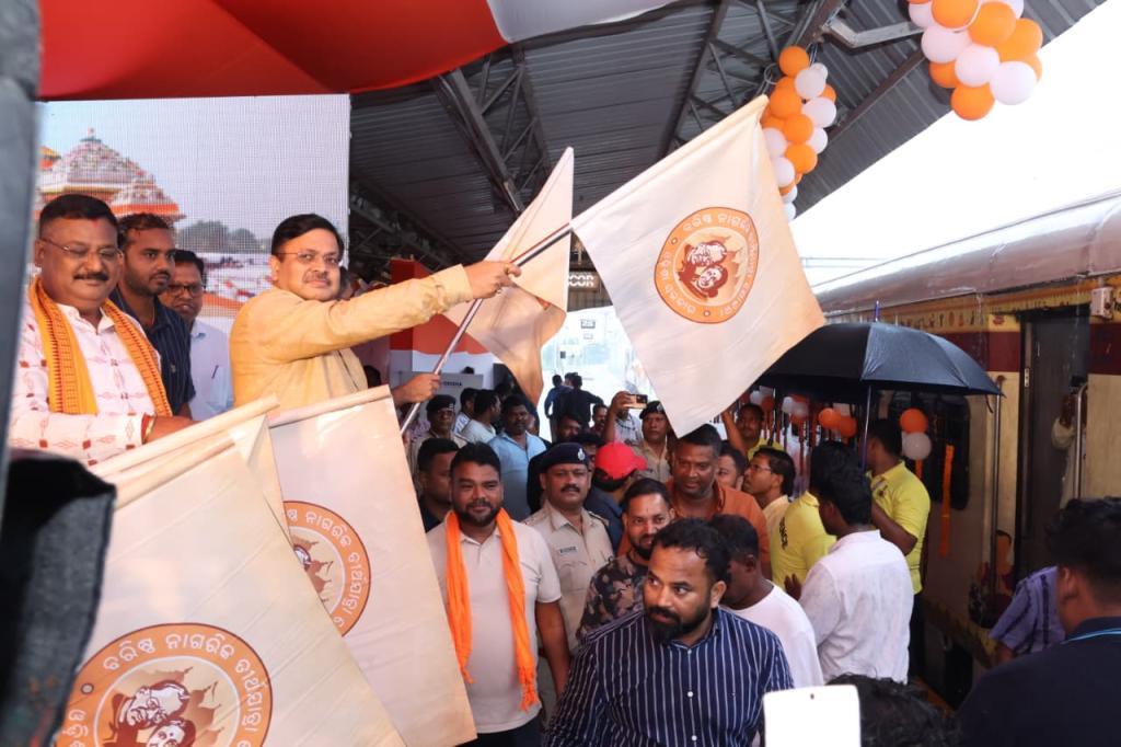 Sixth Phase of Mukhyamantri Baristha Nagarika Tirtha Yatra Yojana Flagged Off; 775 Senior Citizens Embark on Varanasi–Ayodhya Pilgrimage